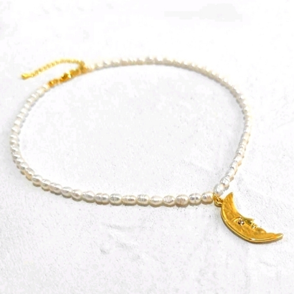 Stunning Freshwater pearl Crescent 🌙 necklace